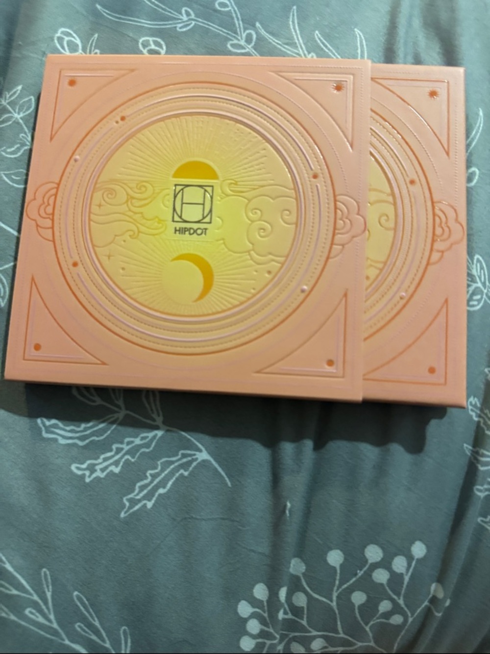 HIPDOT Peach & Gold Highlighter Palette - Radiant Glow